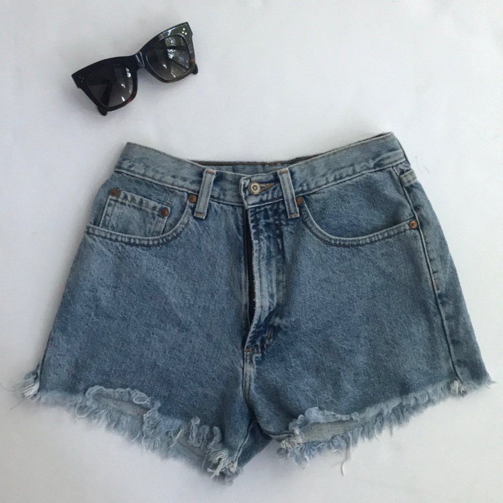 1990’s high waisted jean short cut offs